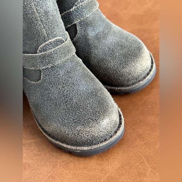 Girls UGG size 8 boots - Picture 13 of 13